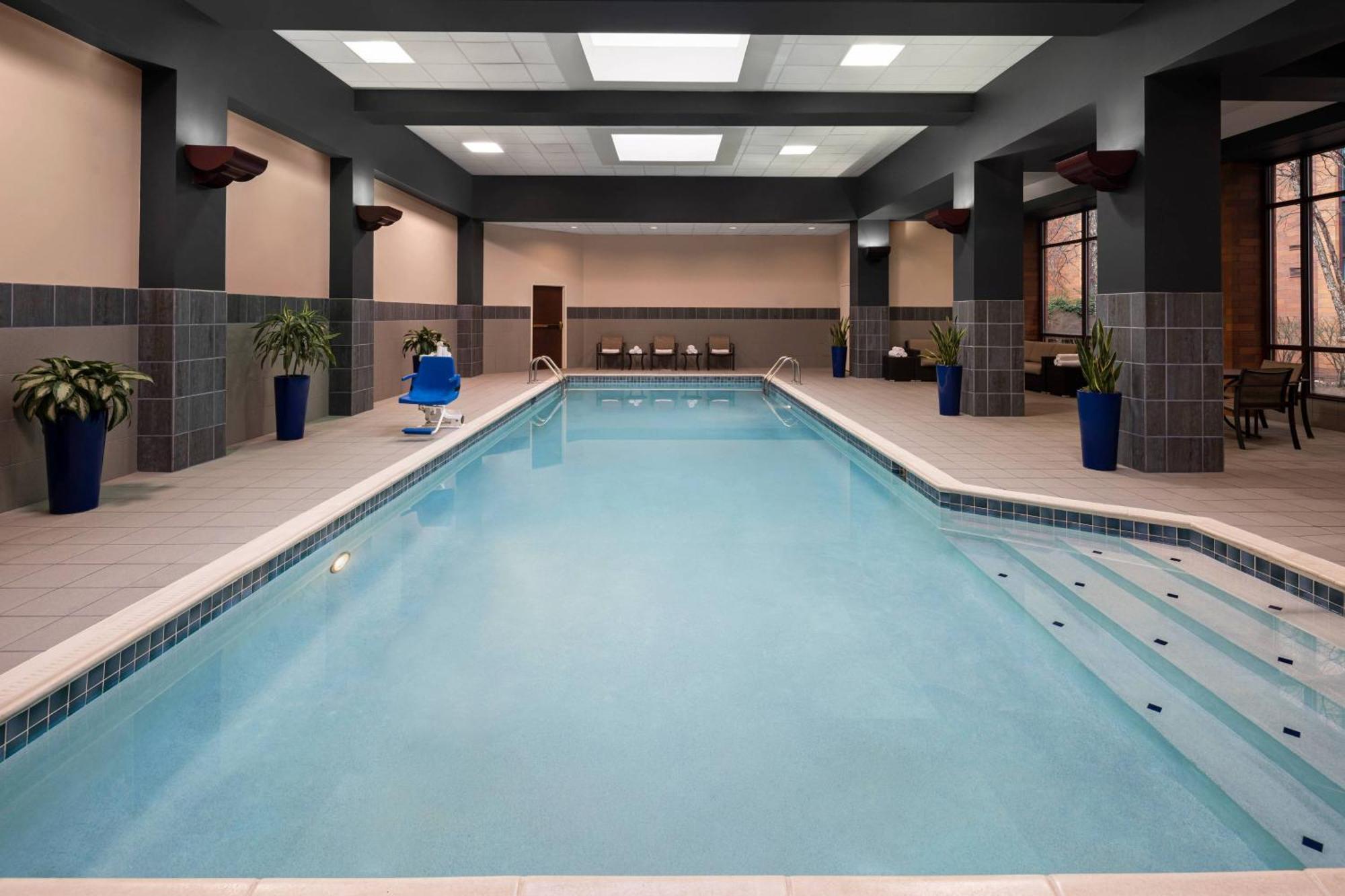 Hotel Cleveland Marriott East Warrensville Heights Exterior foto
